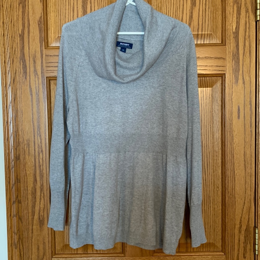 Old Navy cowl neck sweater. Size 1X. Gray